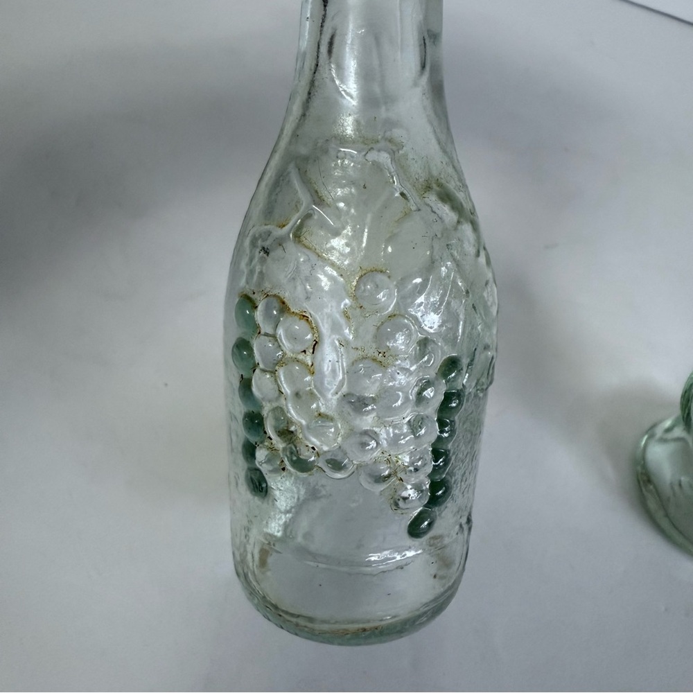 Vintage Morey Italy Glass Bottles Set of 2 Swing Top Grape Embossed Decanters - Picture 2 of 9